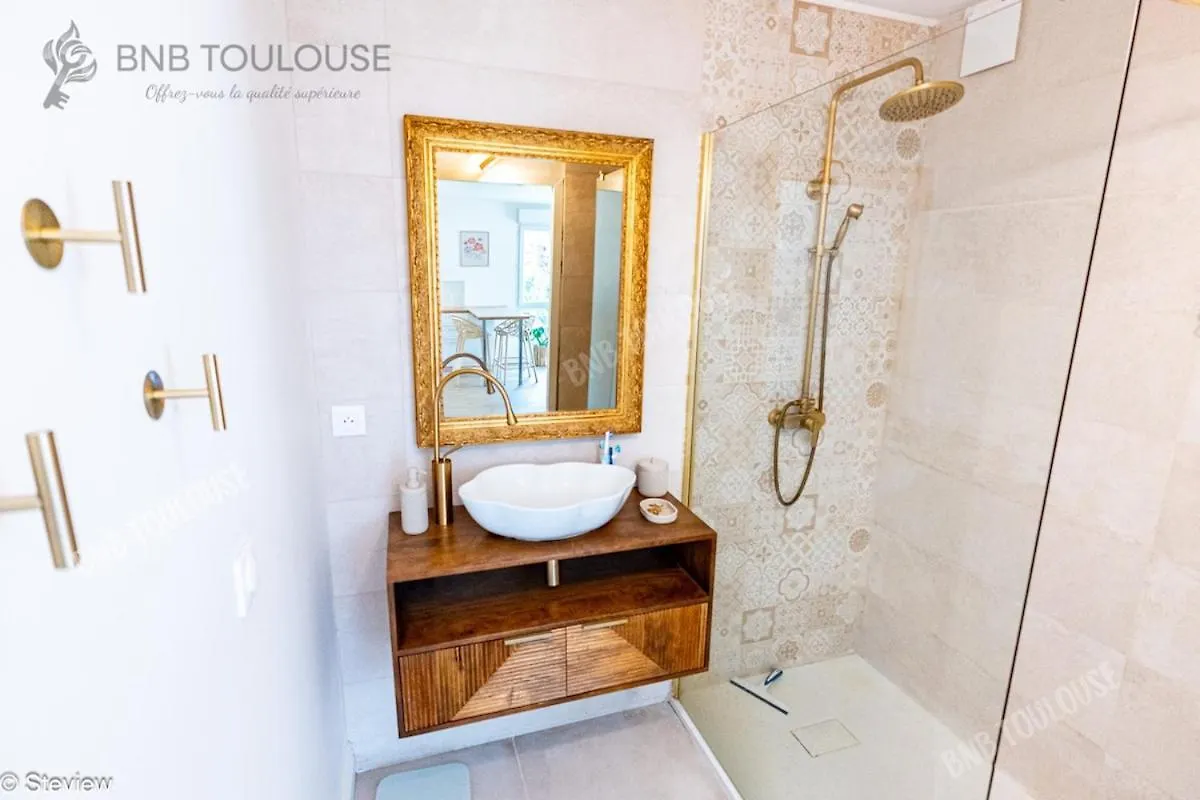 Bnb Toulouse - Le Chic Castel'Nid - Clim - Parking - Terrasse - Wifi Castelnau-dʼEstrétefonds 0*,  Frankrijk